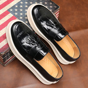 Masculino na moda personalizado designer borlas mocassins deslizamento-em sapatos de couro casuais masculino festa de casamento sola grossa aumentada